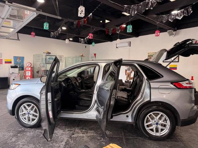 Photo of 2022 Iconic Silver Ford Edge