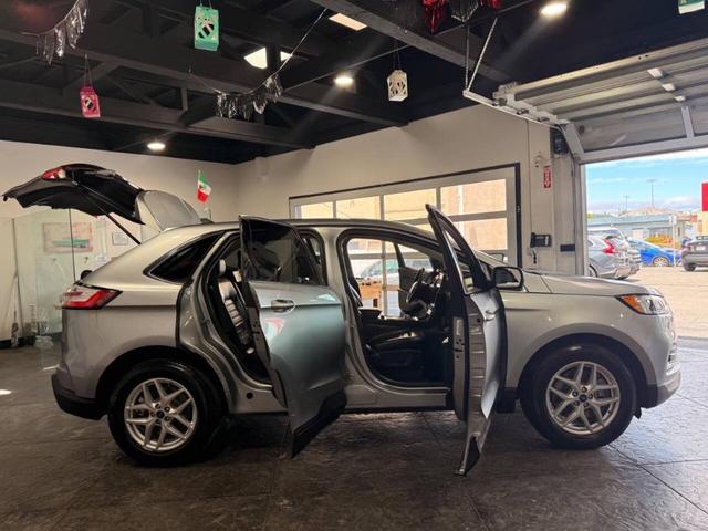 Photo of 2022 Iconic Silver Ford Edge