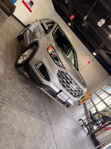 Photo of 2022 Iconic Silver Ford Edge