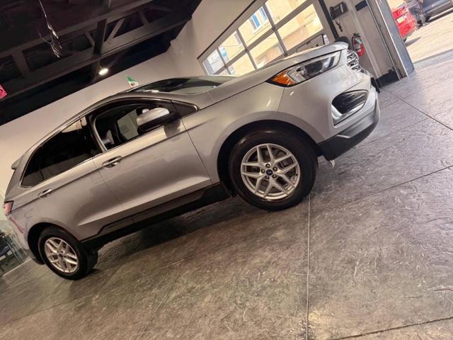 Photo of 2022 Iconic Silver Ford Edge