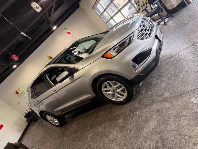 Photo of 2022 Iconic Silver Ford Edge