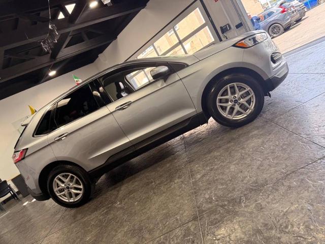 Photo of 2022 Iconic Silver Ford Edge