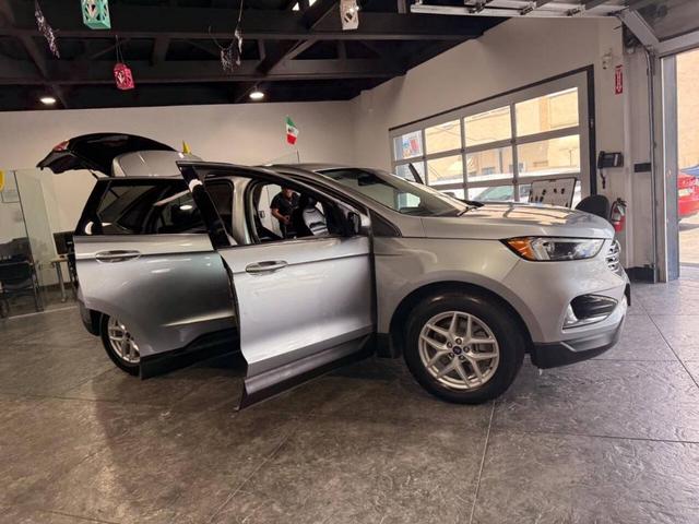 Photo of 2022 Iconic Silver Ford Edge