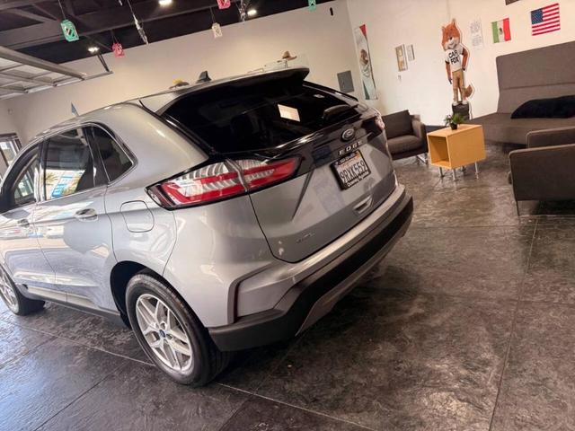 Photo of 2022 Iconic Silver Ford Edge