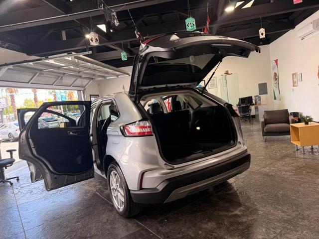 Photo of 2022 Iconic Silver Ford Edge