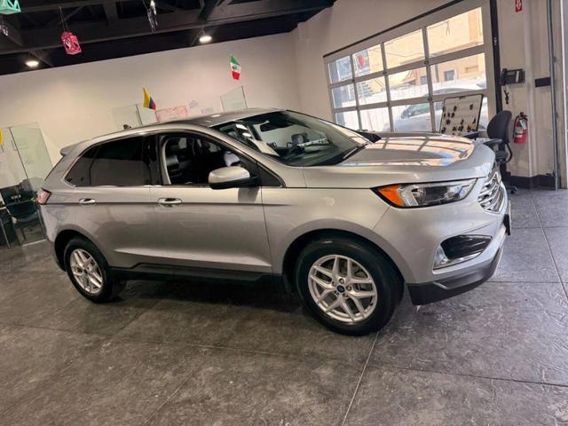 Photo of 2022 Iconic Silver Ford Edge
