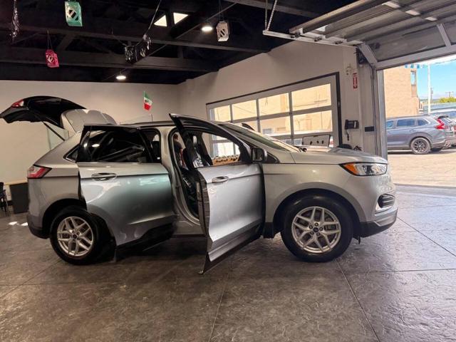Photo of 2022 Iconic Silver Ford Edge