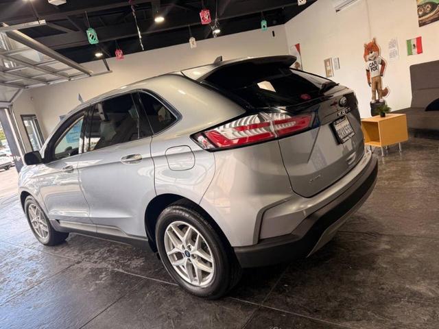 Photo of 2022 Iconic Silver Ford Edge