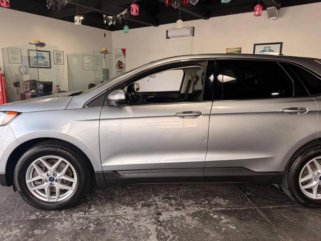 Photo of 2022 Iconic Silver Ford Edge