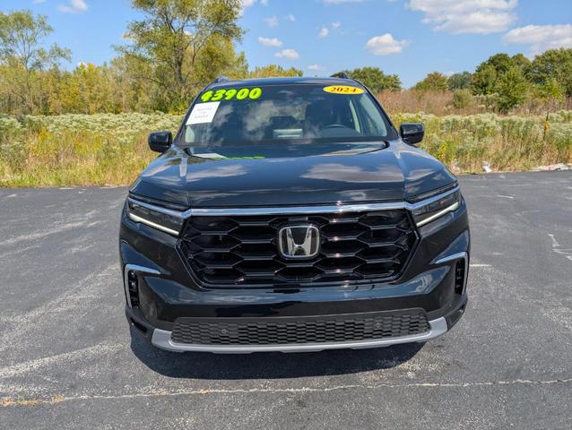 Photo of 2024 Black Honda Pilot