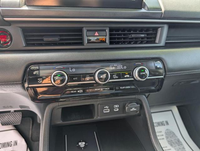 Photo of 2024 Black Honda Pilot