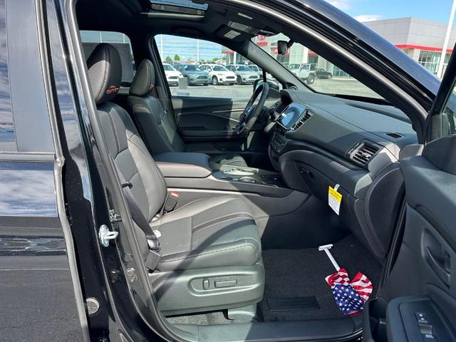 Photo of 2025 Crystal Black Pearl Honda Ridgeline