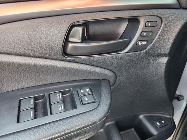 Photo of 2023 Silver Honda Passport