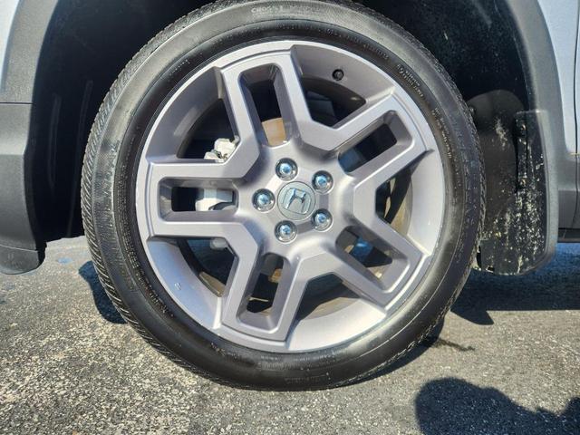 Photo of 2023 Silver Honda Passport