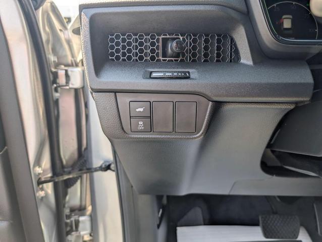 Photo of 2025 Silver Honda CR-V Hybrid