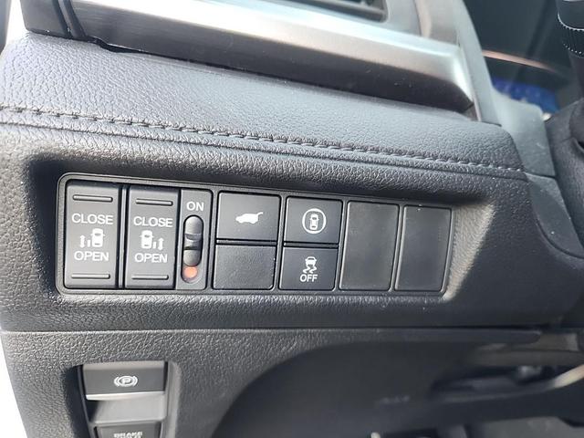 Photo of 2023 White Honda Odyssey