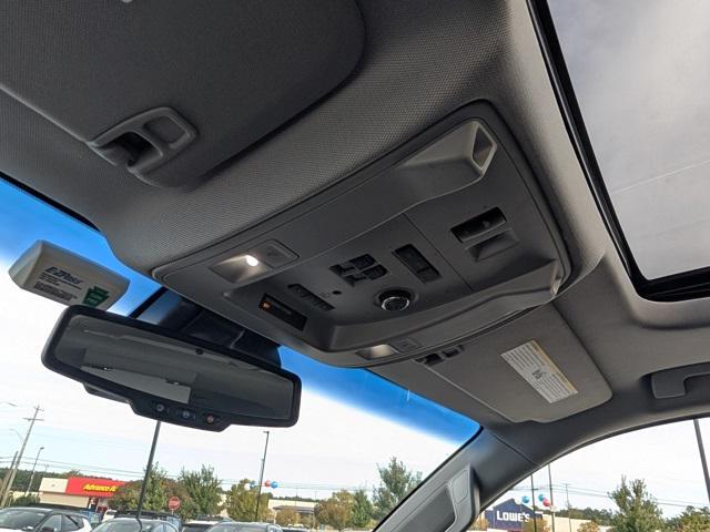Photo of 2015 Quicksilver Metallic GMC Yukon