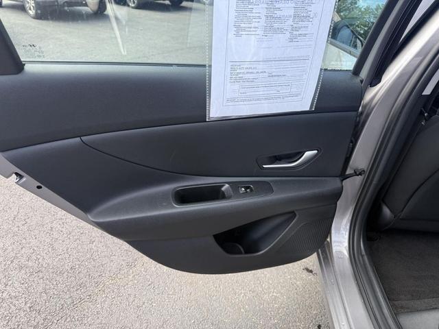 Photo of 2023 Silver Hyundai ELANTRA