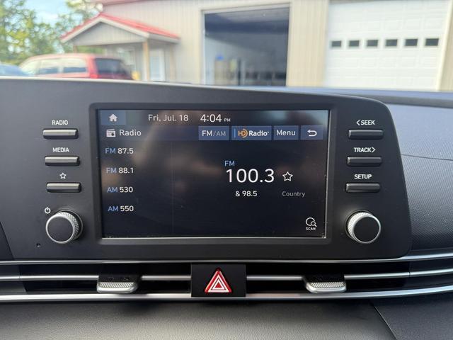Photo of 2023 Silver Hyundai ELANTRA