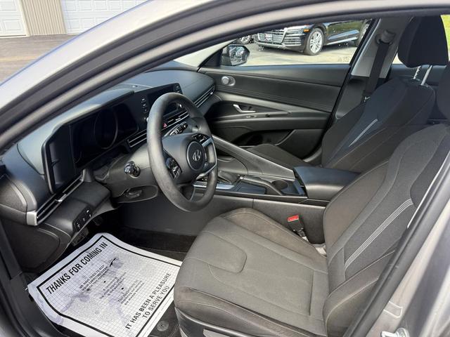 Photo of 2023 Silver Hyundai ELANTRA
