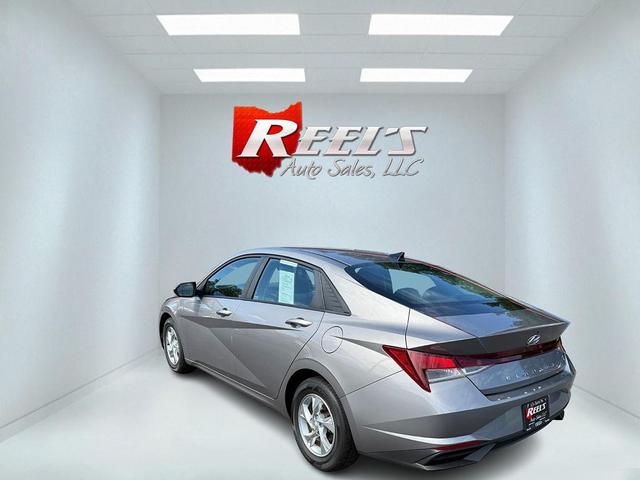 Photo of 2023 Silver Hyundai ELANTRA