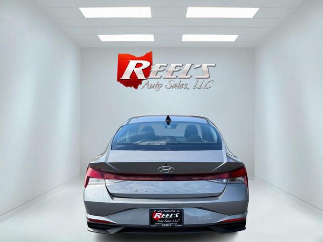 Photo of 2023 Silver Hyundai ELANTRA