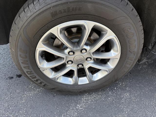 Photo of 2015 Gray Jeep Grand Cherokee