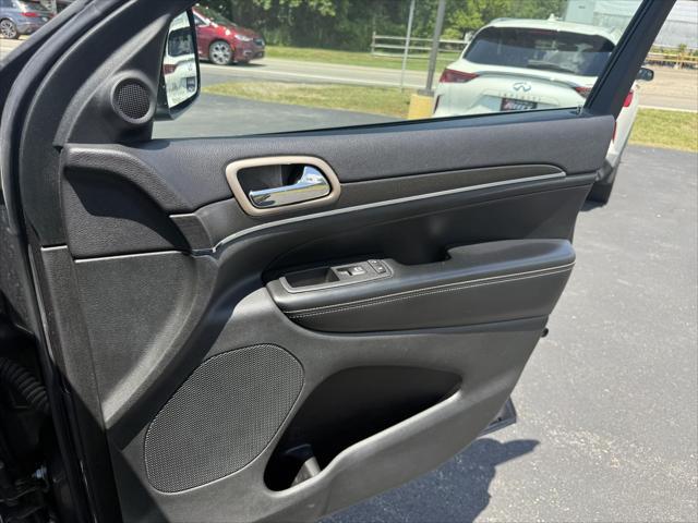 Photo of 2015 Gray Jeep Grand Cherokee
