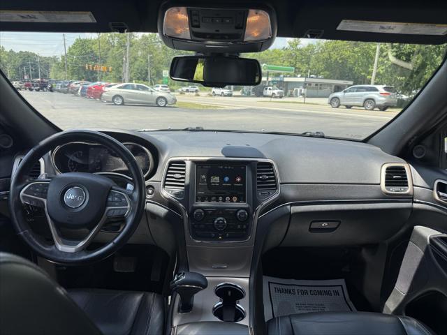 Photo of 2015 Gray Jeep Grand Cherokee