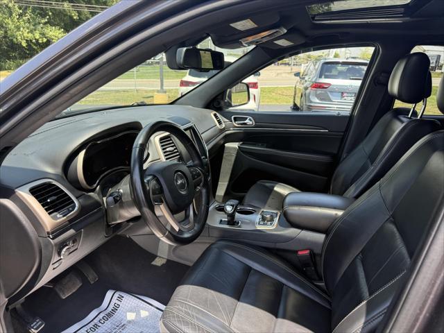 Photo of 2015 Gray Jeep Grand Cherokee