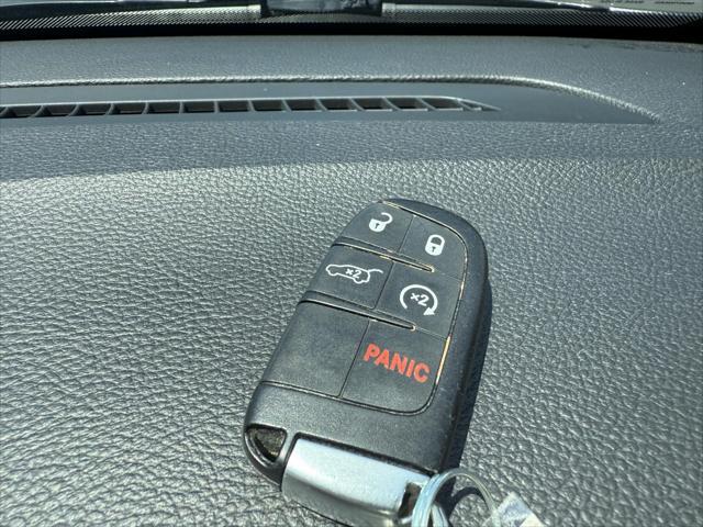 Photo of 2015 Gray Jeep Grand Cherokee