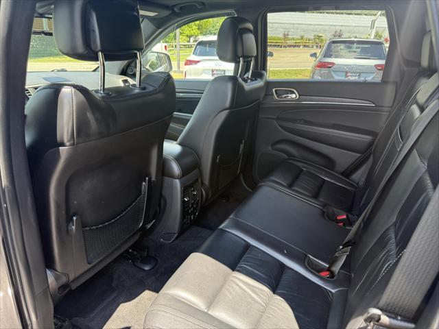 Photo of 2015 Gray Jeep Grand Cherokee