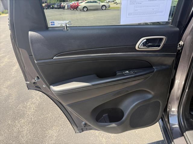 Photo of 2015 Gray Jeep Grand Cherokee