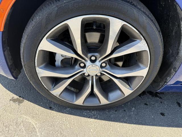 Photo of 2015 Blue Chrysler 200