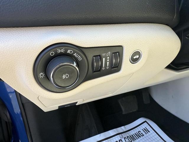Photo of 2015 Blue Chrysler 200