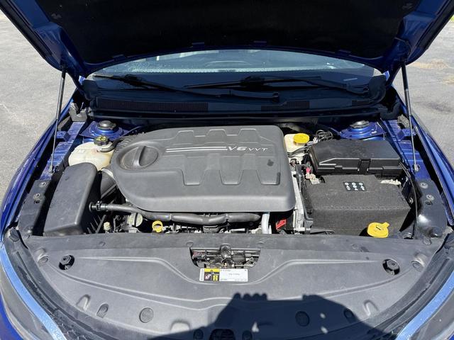 Photo of 2015 Blue Chrysler 200