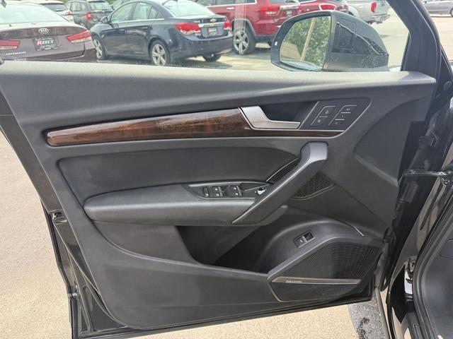 Photo of 2018 Black Audi Q5
