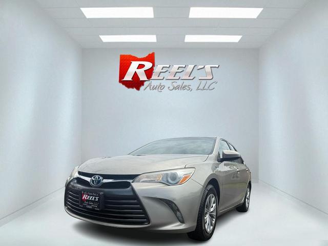 Photo of 2015 Gold Toyota Camry Hybrid