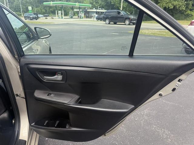 Photo of 2015 Gold Toyota Camry Hybrid
