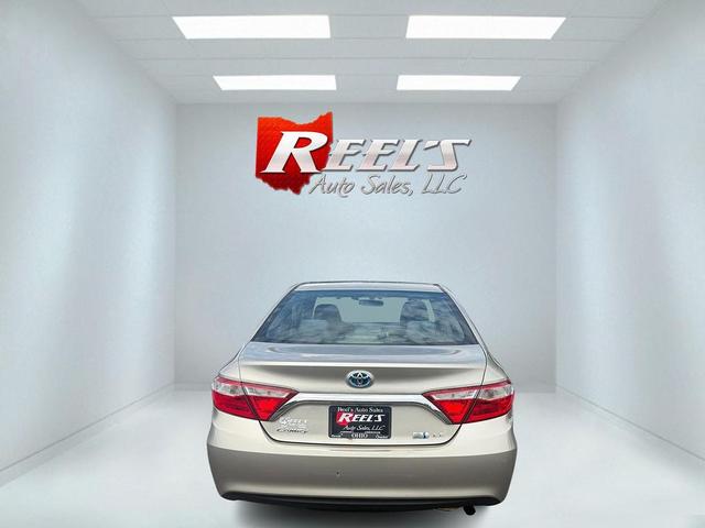 Photo of 2015 Gold Toyota Camry Hybrid