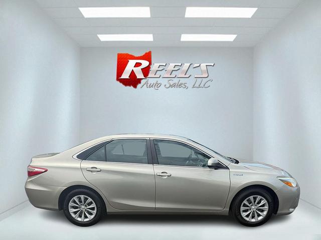 Photo of 2015 Gold Toyota Camry Hybrid