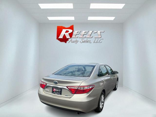 Photo of 2015 Gold Toyota Camry Hybrid