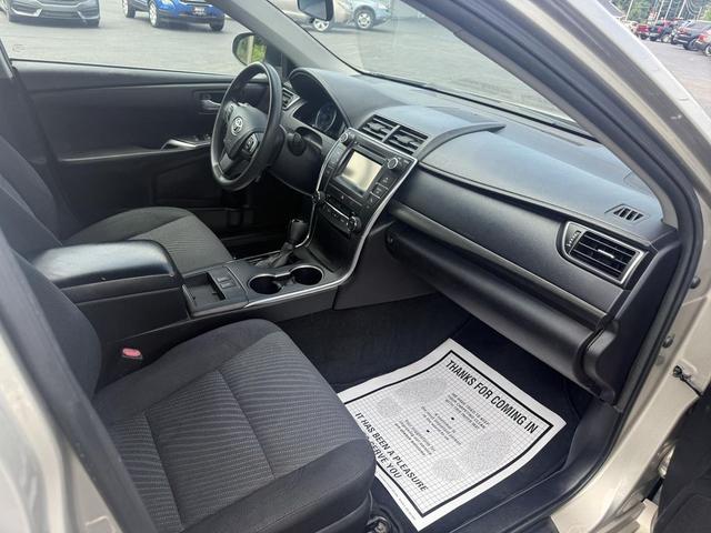 Photo of 2015 Gold Toyota Camry Hybrid