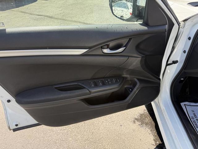 Photo of 2019 White Honda Civic