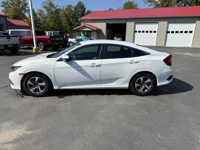 Photo of 2019 White Honda Civic