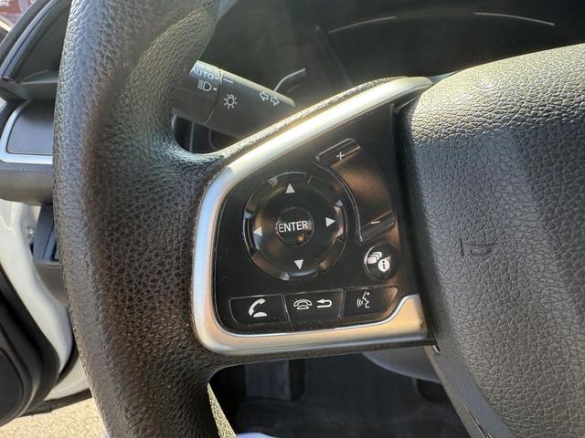 Photo of 2019 White Honda Civic