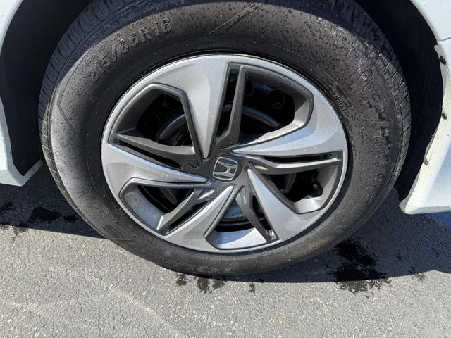 Photo of 2019 White Honda Civic