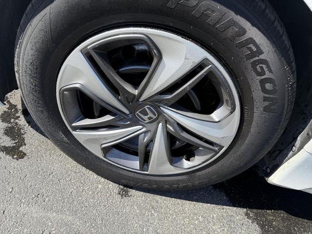 Photo of 2019 White Honda Civic