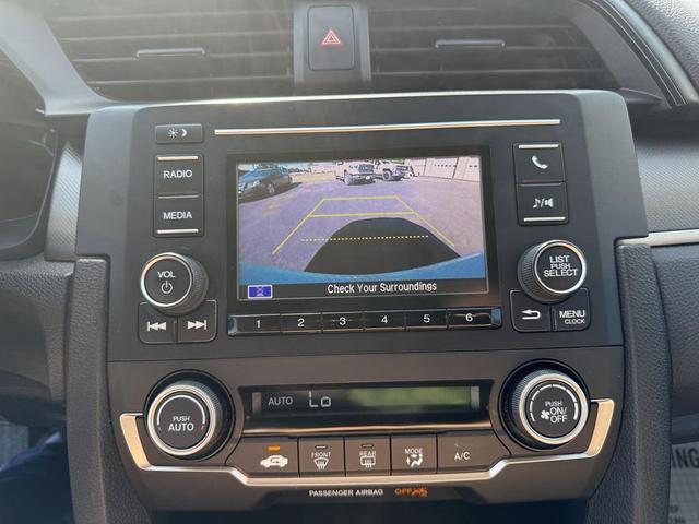 Photo of 2019 White Honda Civic