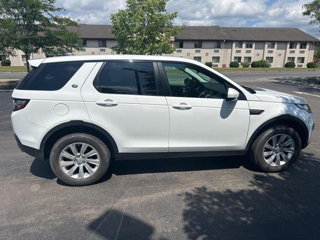 Photo of 2018 Fuji White Land Rover Discovery Sport